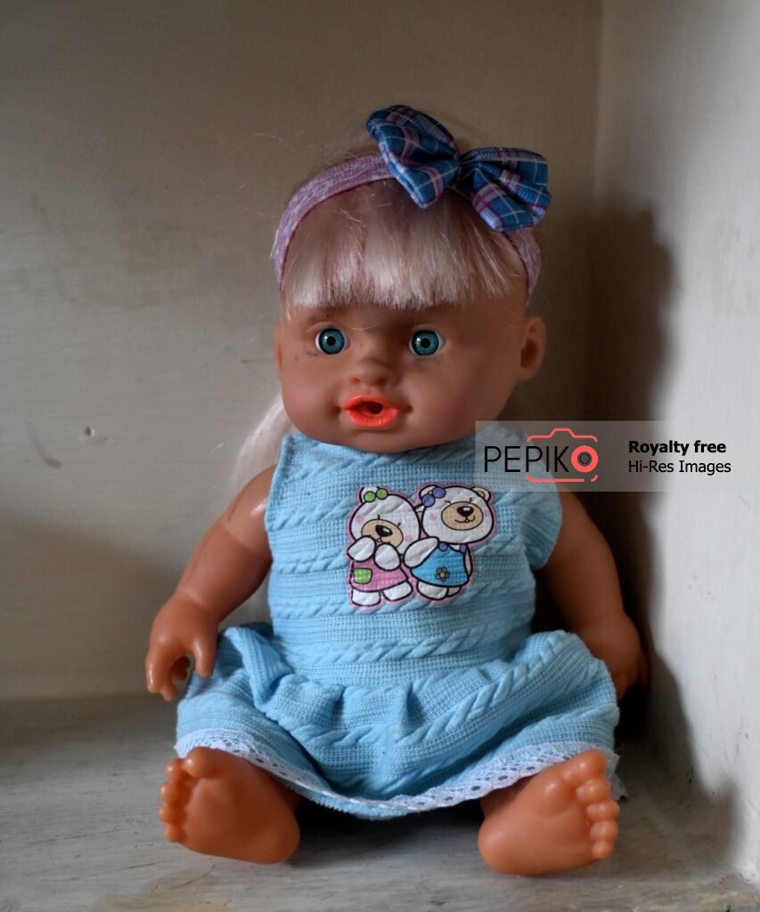 
									Strange fat doll in gallary