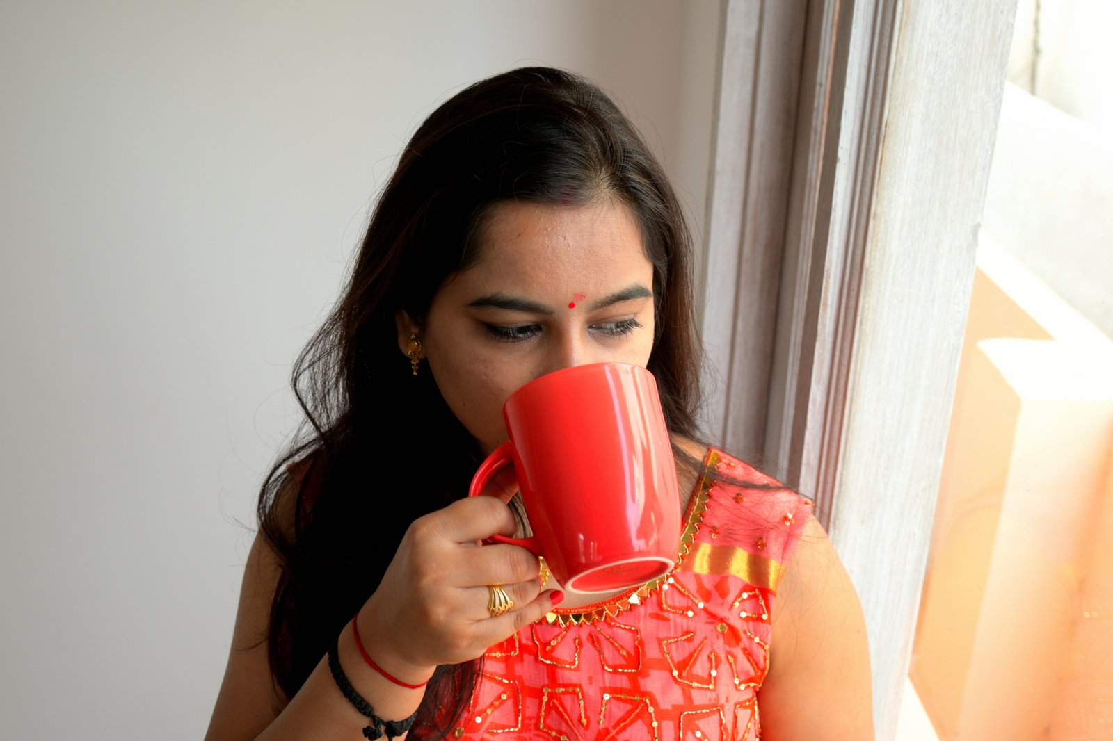 Model Posing For Cup Brand Pose 6 Pepiko model-posing-for-cup-brand-pose-6-pepiko